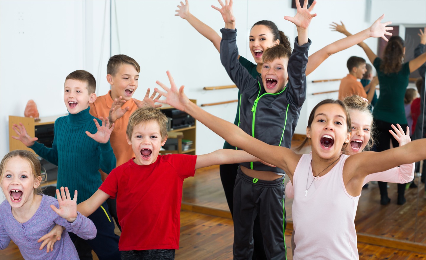 Workshops med flera barn i grupp i rörelse glädje