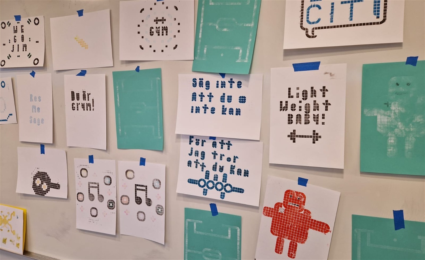 ett flertal legotryck upphängda på en vägg 