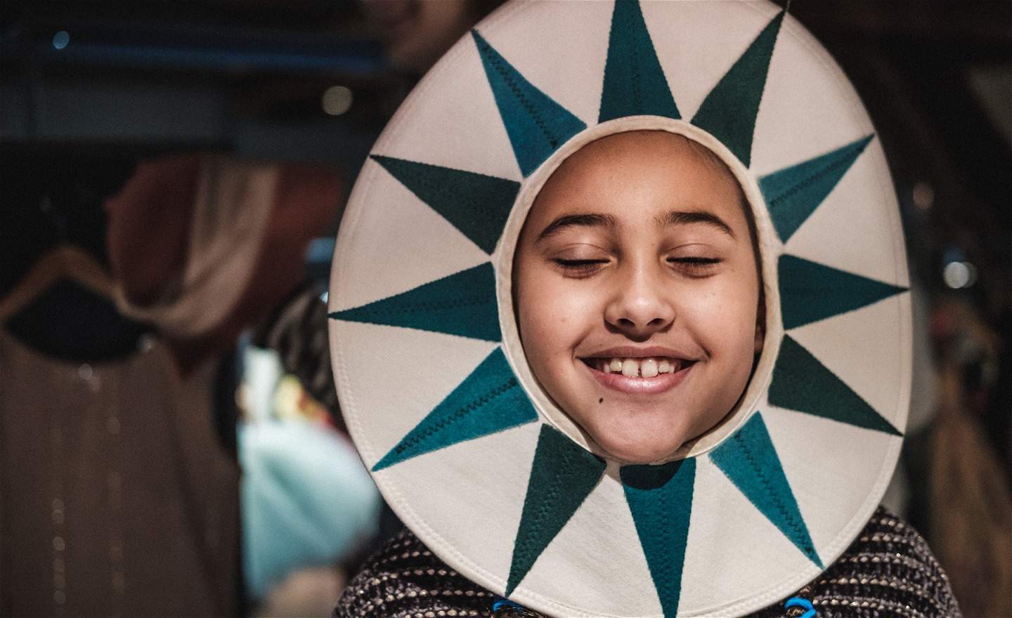 Ett leende ansikte med Aniarakostym