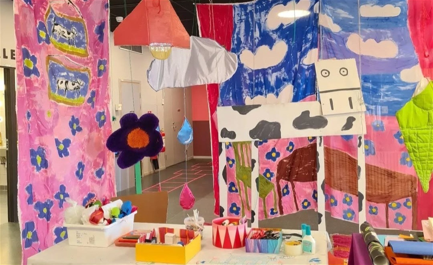 Workshop i textil installation på Kulturhuset Stadsteatern i Skärholmen