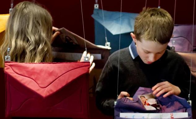 Barn på postmuseum.