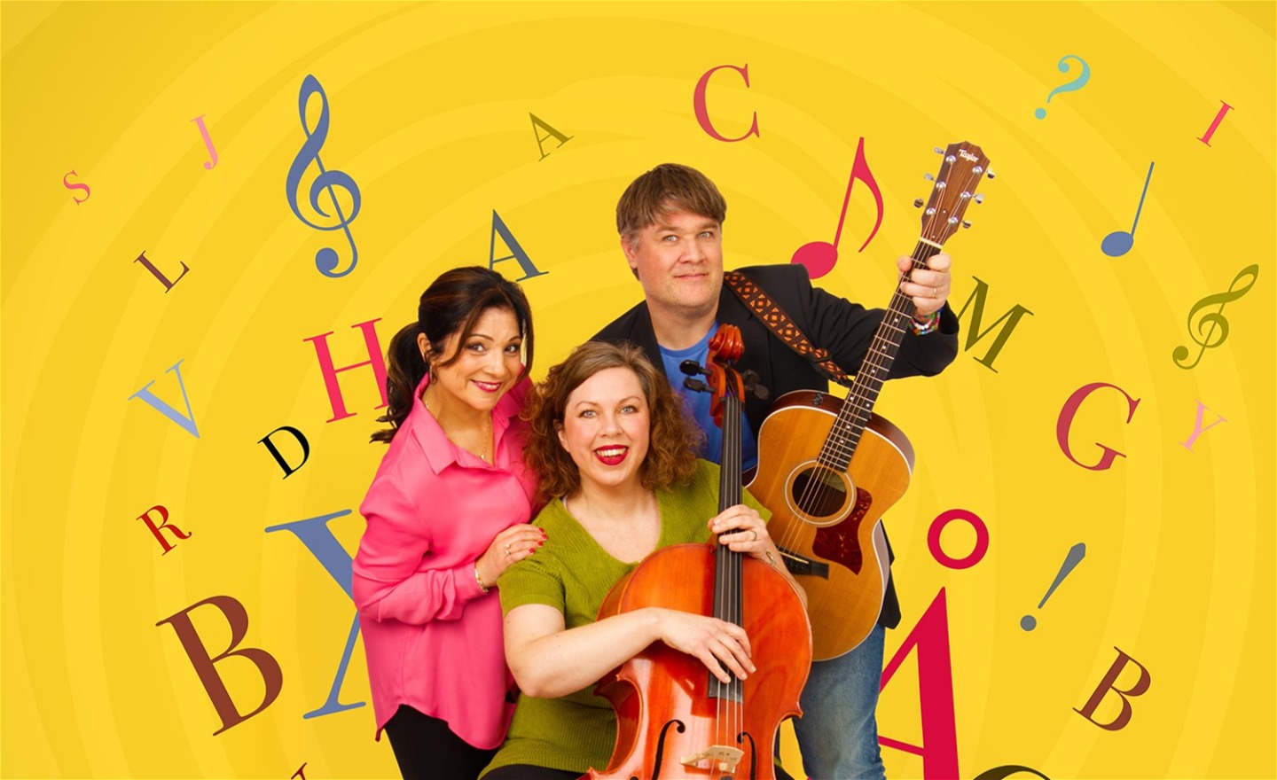 Ayla Kabaca, Emeli Jeremias  och Klas Backman framför en gul bakgrund med noter och bokstäver.