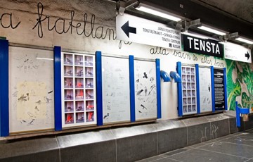 Konstutställning i Tensta tunnelbanestation.