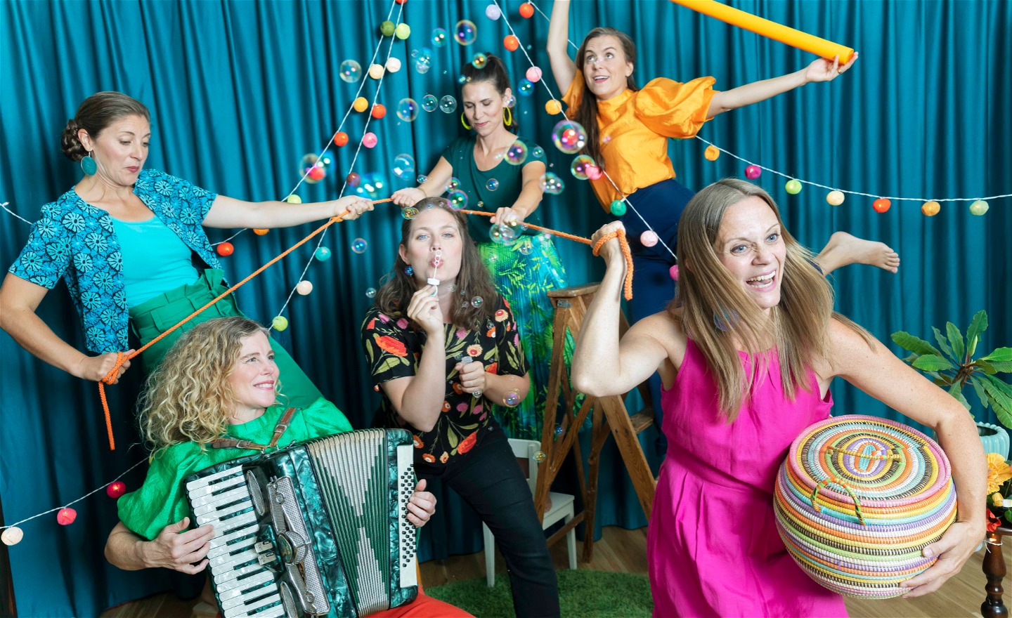 Fem av medlemmarna i Ensemble Yria