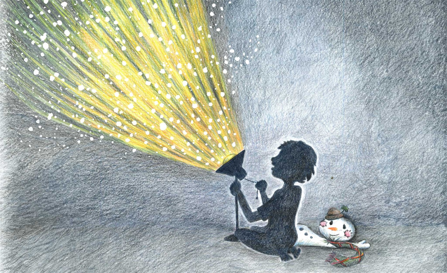 flicka i skugga som lyser med ficklampa på flingor med snögubbedocka liggande bredvid