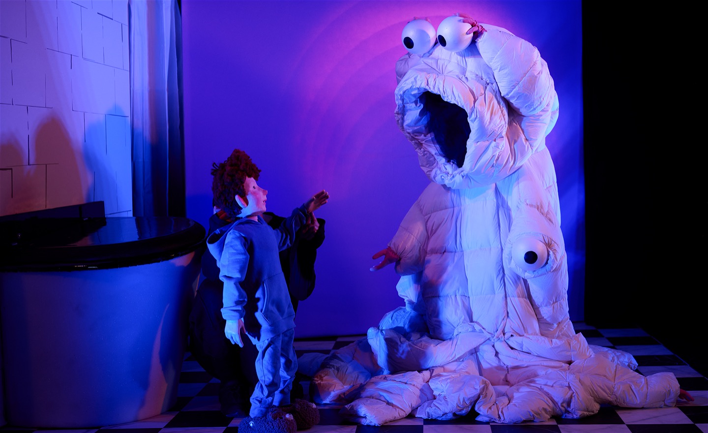 Alex och Fettmonstret i föreställningen Spola roll