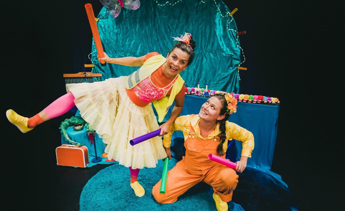 Zigga och Zing spelar och dansar